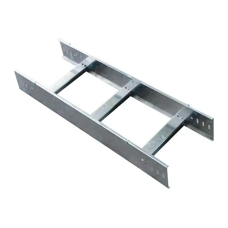 Escalera de acero galvanizado tipo bandeja de cable de plata instalada en la pared resistente a la corrosión