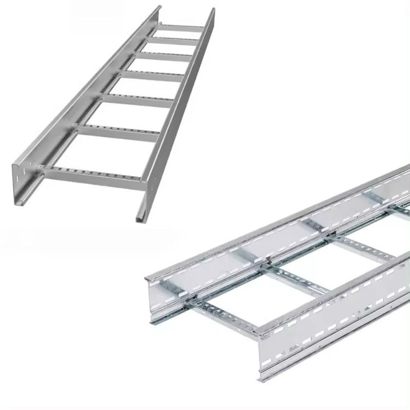 Escalera de acero galvanizado tipo bandeja de cable de plata instalada en la pared resistente a la corrosión